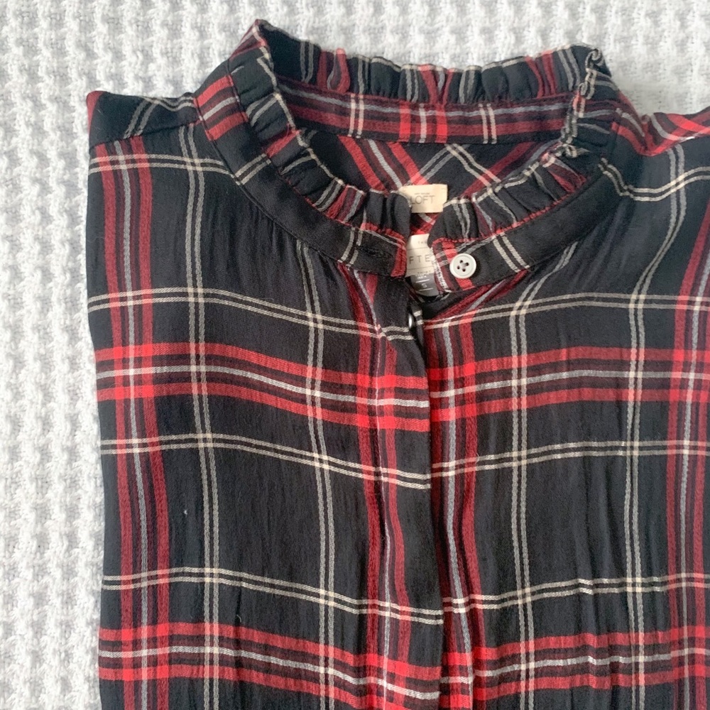 Ruffle neck blouse Women’s S